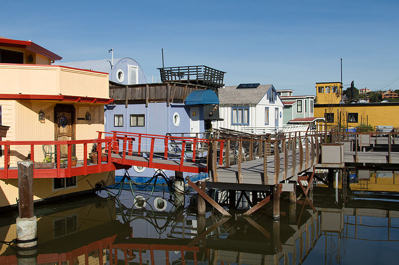 Floating Homes On The Bay Sports Leisure Vacations